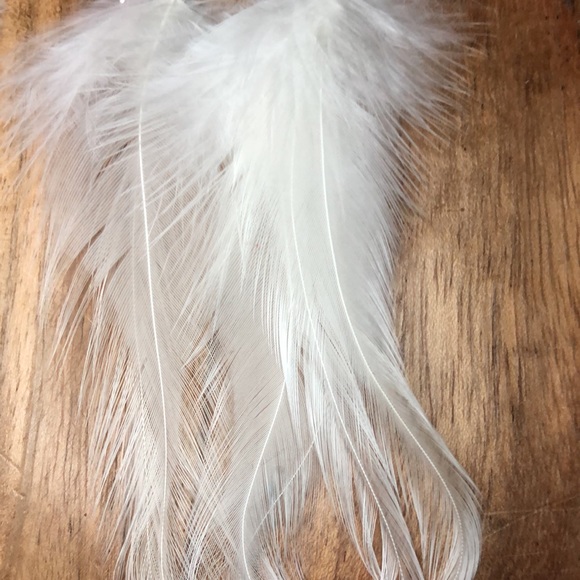 3/$25 NWT Beautiful Feather Drop Earrings - Picture 3 of 6
